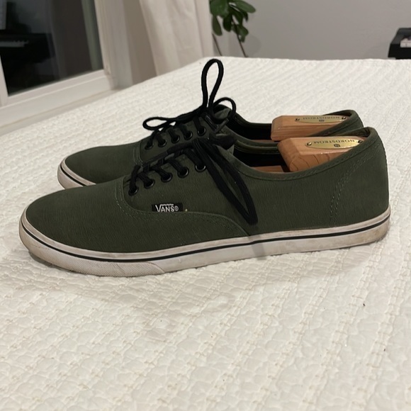 Vans Mens Size 8.5 Green Original and now iconic style sneaker rare color - Picture 4 of 9